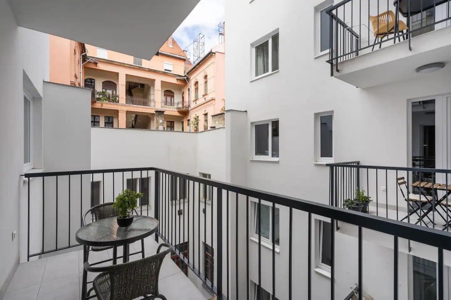 The Rose Garden Budapest Apartments Zewnętrze zdjęcie