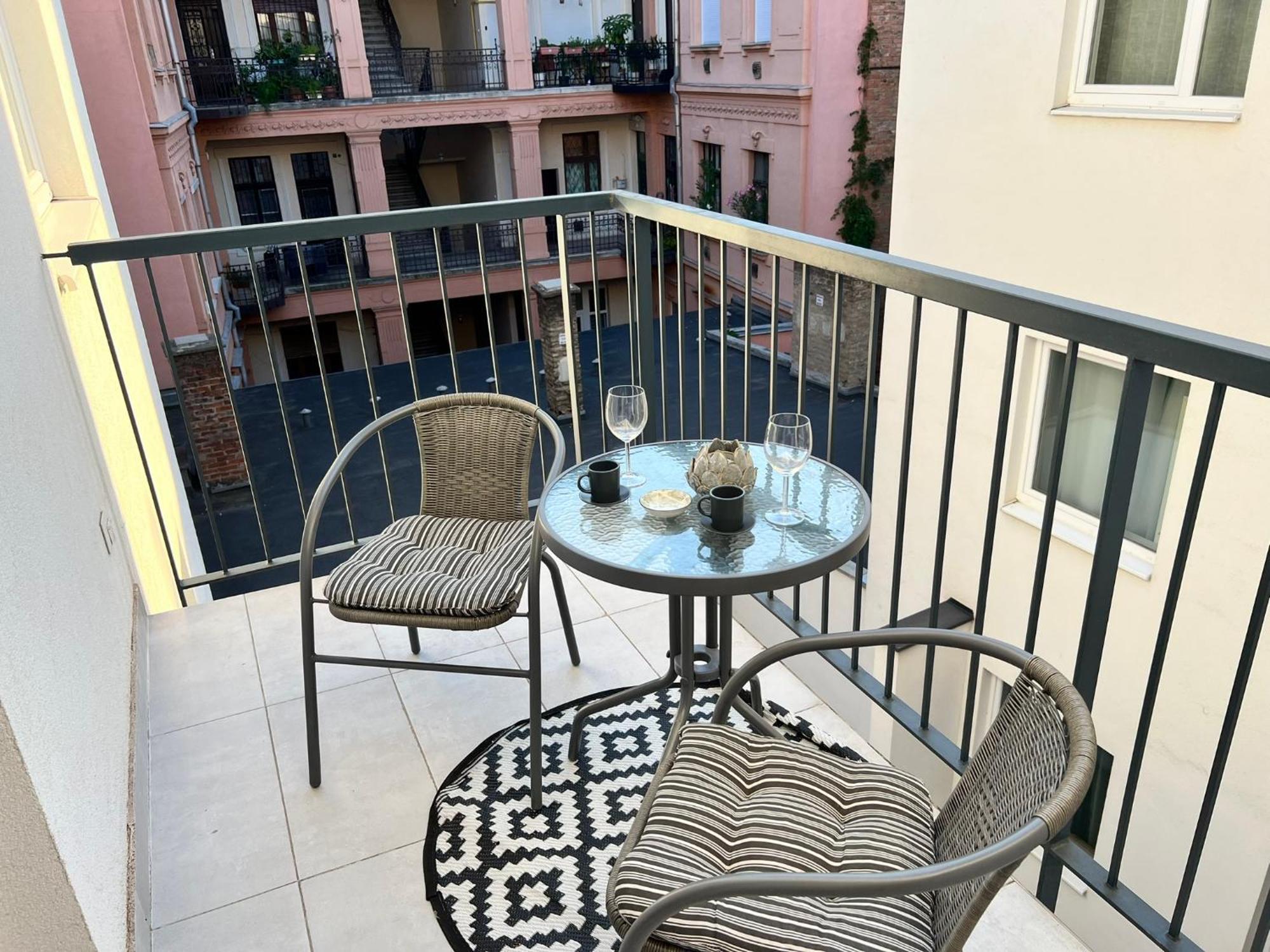 The Rose Garden Budapest Apartments Zewnętrze zdjęcie